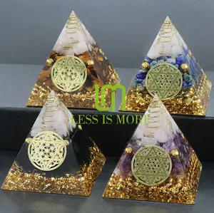 Vente en gros de 6cm cristaux naturels de guérison pierres précieuses quartz graviers résine organite pyramide de méditation pour la décoration intérieure bijoux