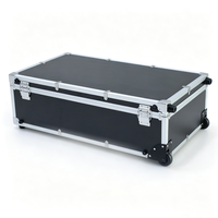 Valise à roulettes en aluminium noir avec roues intégrées, poignée télescopique, serrures à clé et sangles à boucles, valise à outils roulante