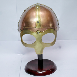 Casque de chevalier viking en acier normand avec bec de chevalier - Product Image 1