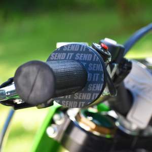 Poignées <span class=keywords><strong>de</strong></span> guidon anti-ampoules en néoprène <span class=keywords><strong>de</strong></span> qualité supérieure pour motocross, enduro, VTT, <span class=keywords><strong>quad</strong></span> avec logo personnalisé par sublimation, service OEM - Product Image 6