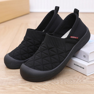 Chaussures décontractées à enfiler pour hommes, avec empeigne en tricot matelassé, semelle plate légère en caoutchouc protectrice, faciles à porter et confortables pour la marche - Product Image 1