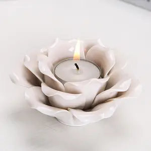 Vente en gros de bougeoirs chauffe-plat décoratifs de table pour la maison avec fleurs en céramique blanche