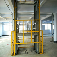Plateforme élévatrice verticale hydraulique flexible et personnalisable pour le levage de marchandises, adaptée à différentes conditions de site