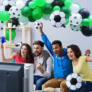Kit d'arche de ballons de football, 105 pièces, décorations pour fête sur le thème du football avec ballons de football verts, blancs et noirs - Product Image 3