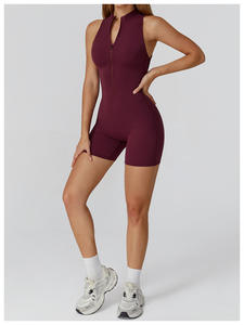 Combinaison de sport légère et personnalisée pour femme, idéale pour le yoga et la gym, avec un magnifique design au dos et fermeture éclair, coupe ajustée - Product Image 2