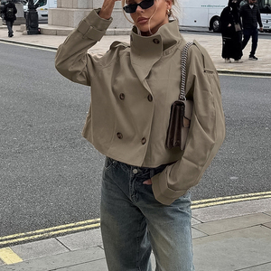 <span class=keywords><strong>Giacca</strong></span> <span class=keywords><strong>Trench</strong></span> Corta Vintage Americana da <span class=keywords><strong>Donna</strong></span> Personalizzata OEM, Collo Alto, Doppiopetto, Colore Kaki, Abbigliamento Streetwear all'Ingrosso - Product Image 1