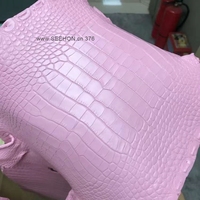 Surface résistante en peau de crocodile durable en cuir sur les pochettes d'ordinateur portable