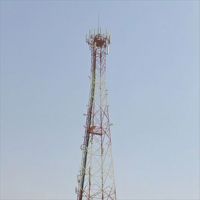 Tour de télécommunication HDG 40M à quatre poteaux en acier cornière autoportante, mât d'antenne peint rouge et blanc pour la zone environnante des aéroports