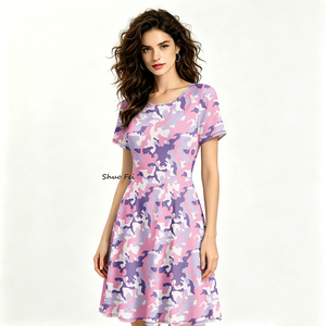 <span class=keywords><strong>Abito</strong></span> Moderno con Motivo Mimetico per Donne, Manica Corta, Gonna a Campana Rosa con Tasche Funzionali, Vita Alta, Outfit Streetwear Alla Moda - Product Image 1