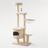 Arbre à chat interactif moderne de luxe en chêne blanc, design peu encombrant, griffoir en bois pour grands chats