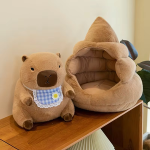 Nouvelle Peluche Courte Capybara Mignonne 'Daddy Nest' avec Rembourrage en Coton PP, Bib Prank, Cadeau d'Anniversaire pour Meilleur Ami(e) Unisexe - Product Image 1