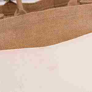 Sacs fourre-tout personnalisés en toile de jute avec poignées - Blanc et jute vierges, résistants à l'eau, idéaux pour le shopping ou comme cadeau pour demoiselle d'honneur - Product Image 3