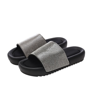 Nouvelles Chaussures Décontractées de Luxe à Semelle Souple et Épaisse 2026 – Sandales à Talons Tendance pour Hommes et Pantoufles de Créateur pour Femmes - Product Image 1