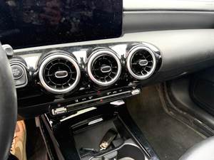 รถยนต์เมอร์เซเดส-เบนซ์ A180L รุ่น Executive Sedan ปี <span class=keywords><strong>2022</strong></span> มาตรฐานไอเสียต่ำระดับยูโร 6 รถมือสองสุดหรู สง่างาม เหมาะสำหรับธุรกิจ - Product Image 4