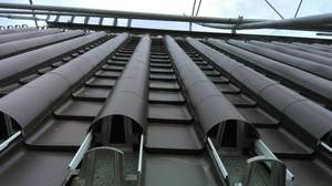 Tuiles de toit en acier et aluminium de haute qualité, durables et résistantes aux intempéries - Product Image 2