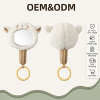 Jouet sensoriel pour bébé en peluche agneau avec hochet, miroir central, poignée en velours côtelé, anneau de liaison et visage brodé, sans BPA, pour nouveau-né 0-12 mois
