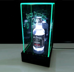 Tùy chỉnh phổ biến thời trang sang trọng hình vuông LED Backlit <span class=keywords><strong>Acrylic</strong></span> bia chai hiển thị trường hợp với logo khắc - Product Image 1