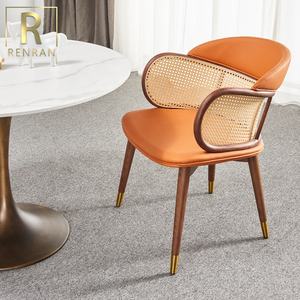 Chaise de salle à manger en rotin bois massif de style nordique, avec dossier, accoudoir, style rétro, en cuir médiéval - Product Image 1