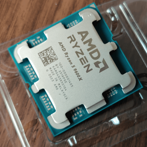 AMD <span class=keywords><strong>Ryzen</strong></span> <span class=keywords><strong>7</strong></span> 9800X3D |   CPU para Juegos Zen 5 de 8 Núcleos con V-Cache <span class=keywords><strong>3D</strong></span> - Product Image 3