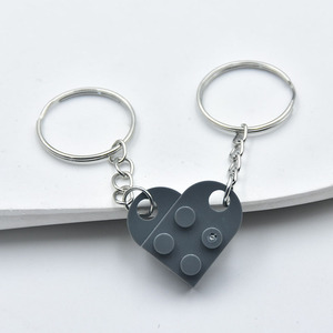 Venta al por mayor a juego corazón llavero separable amor bloques de construcción llaveros para Mujeres Hombres Día de San Valentín regalos de cumpleaños - Product Image 2