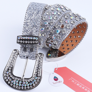 Ceintures en cuir PU pour hommes et femmes avec logo personnalisé en strass et cristaux, boucle en alliage SUNDO, vente en gros - Product Image 5