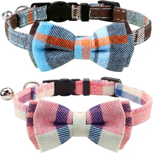 Collier pour chien et chat 27 cm multicolore avec nœud papillon, clochettes, doux, réglable, mignon, pour chiot et chat, avec boucle de sécurité détachable, idéal pour Noël - Product Image 1