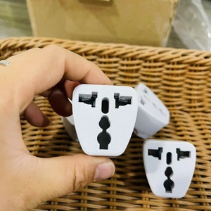 Adaptador de enchufe, adaptador de dos a tres clavijas, enchufe al por mayor para tiendas de un dólar, enchufe doméstico multifuncional. - Product Image 3