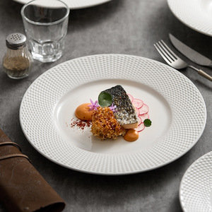 <span class=keywords><strong>Assiette</strong></span> de Dîner Ronde Profonde en Céramique Blanche Mate et <span class=keywords><strong>Noire</strong></span>, <span class=keywords><strong>Grande</strong></span>, pour Pâtes et Desserts, Style Chapeau de Paille, pour Hôtels et Restaurants, Vente en Gros - Product Image 2