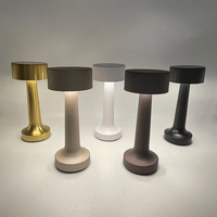 Lampe de table à LED USB OEM/ODM en métal avec variateur tactile 3000-6500K, corps en fer moderne, alimentée par batterie pour la maison, l'hôtel et le bureau