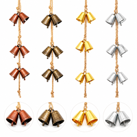 Clochettes de sorcière en fer plaqué sur mesure OEM de 26 mm avec corde en jute, clochettes suspendues style antique pour décoration de Noël, de porte, de mur, de maison et de jardin