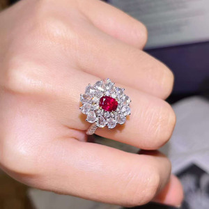 Anillo de rubí natural sin calentar de oro blanco de 18 quilates, color sangre de paloma birmana, 0,69 quilates, certificado GRS, con 33 diamantes de alta calidad para mujer - Product Image 1