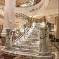 Marche en marbre blanc en spirale de style nordique, villa moderne, panda, marches, carreaux