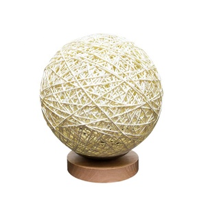 Lámpara de Mesa Romántica de Madera Maciza, Lámpara de Noche con Pantalla Redonda de Ratán, con Puerto de Carga USB, Lámpara de Sueño <span class=keywords><strong>Dulce</strong></span> - Product Image 1