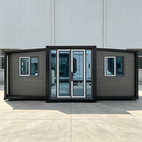 Maison conteneur extensible de 20 pieds à double aile, préfabriquée modulaire, avec panneaux gris et porte battante vitrée, pour habitation, villa, camping