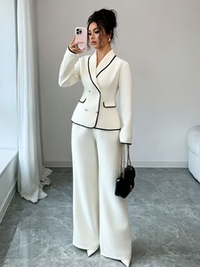 Completo da Donna <span class=keywords><strong>con</strong></span> Blazer Bianco a Doppio Petto <span class=keywords><strong>con</strong></span> Bordi a Contrasto e <span class=keywords><strong>Pantaloni</strong></span> a Gamba Larga a Vita Alta, Set Casual Traspirante in 2 Pezzi per l'Autunno - Product Image 2
