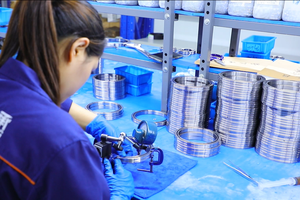 Fornitura diretta in fabbrica di marca YRTS200 cuscinetti girevole incrociati a rulli cilindrici in acciaio cromato 2000 Nm momento Farm Machinery - Product Image 5