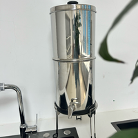 Penjernih Air Meja Stainless Steel Praktis dengan Sistem Gravitasi dan Elemen Filter Karbon untuk Luar Ruangan