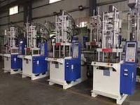 Machine de moulage par injection en plastique verticale semi automatique de prix bon marché 20T