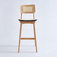 Tabourets de bar modernes en bois industriel avec assise et dossier en rotin, pour usage commercial dans les hôtels, chaise haute de comptoir en bois massif