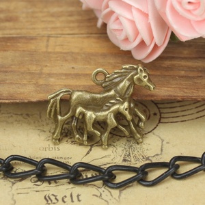 Colgante de bronce antiguo de aleación de zinc con diseño de caballo y potro para recuerdo de establo ecuestre y artesanías - Product Image 2
