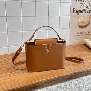 <span class=keywords><strong>Sac</strong></span> à main de luxe pour <span class=keywords><strong>femme</strong></span> avec accent métallique en V, nouvelle mode, 10 couleurs, <span class=keywords><strong>sac</strong></span> à <span class=keywords><strong>bandoulière</strong></span> avec poignée supérieure - Product Image 2