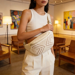 Многофункциональная женская нагрудная сумка из премиальных материалов, модная и простая, с 3D-вязкой - Product Image 3