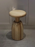 Tabouret rond en bois massif médiéval Wai Ji Feng Chaise de bar à pied haut design rétro avec Pier Commercial Furniture Art