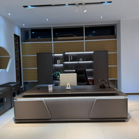 Bureau de direction ergonomique de luxe à finition brillante, respectueux de l'environnement, en MDF E1, avec charge sans fil, table de patron moderne, mobilier de bureau moderne