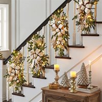 Guirlande de Noël artisanale pré-éclairée style américain en forme de larme avec nœud, pommes de pin, baies et lumières LED 3 couleurs pour porte d'entrée ou mur, idéale pour les fêtes