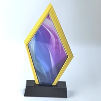 Trophée en verre personnalisé avec logo d'entreprise sportive Plaque en forme de tour en cristal Technique polie pour mascotte de Noël