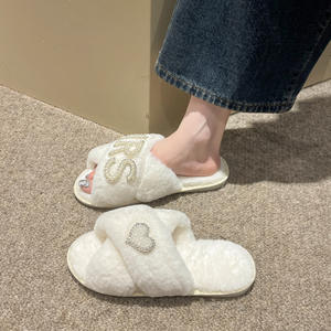 Dama de Honor de Punta abierta personalizada para zapatillas con diamantes de imitación y perlas, piel esponjosa ligera y suela de EVA con forro de algodón acogedor - Product Image 3