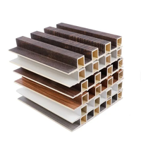 Panneau mural décoratif rainuré en WPC imperméable de haute qualité, panneau de plafond stratifié PVC à grain de bois