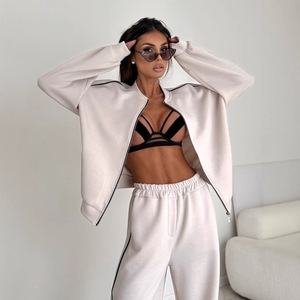 Nouvel Arrivage Personnalisé en Usine : Ensemble Athleisure Femme avec Sweat à Capuche Zippé à Passepoil Contrastant et Pantalon Large, Logo Personnalisé - Product Image 1