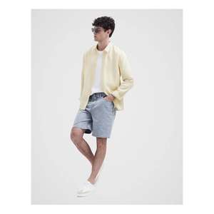 เสื้อเชิ้ตผู้ชายทรงโมเดิร์น ออกแบบมาเพื่อการใช้งานหลากหลายในชีวิตประจำวัน เหมาะสำหรับการประชุมในสำนักงาน การออกงานแบบสบายๆ และการสวมใส่ในโอกาสสังคมต่างๆ - Product Image 4